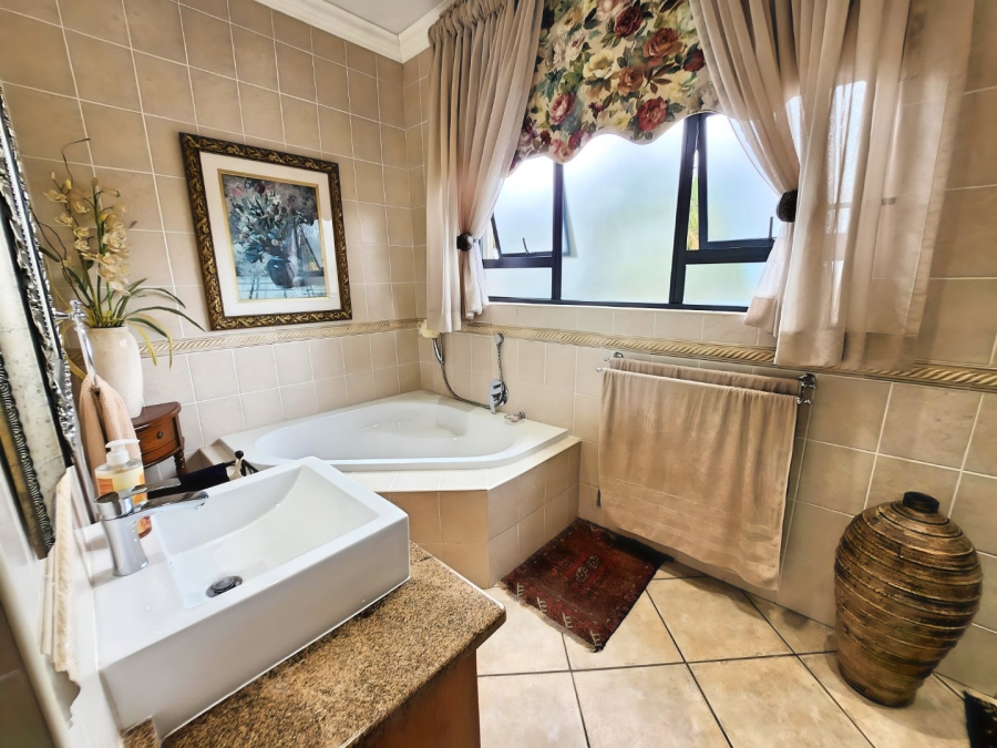 5 Bedroom Property for Sale in Doringkruin North West
